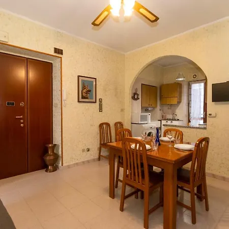 Mm Massaua - W/ Two Balconies 아파트